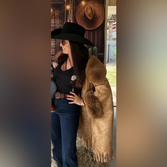 NWOT Suede, Fringe, and Fur!  For your Winter Western Wear 🤎🤠 - Picture 1 of 8